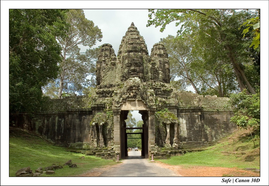 2006 - 07 - Temple angkor - Victory gate 09